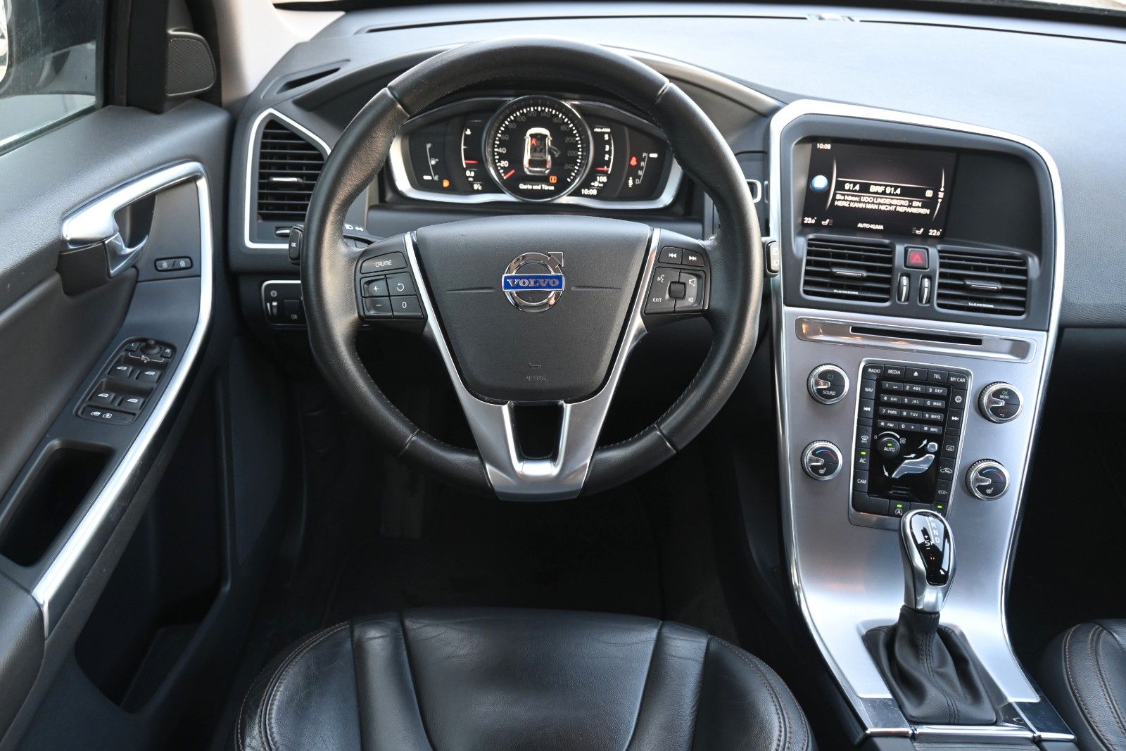 Fahrzeugabbildung Volvo XC60 D4 FWD Autom. Summum*STDHZG*RFK*