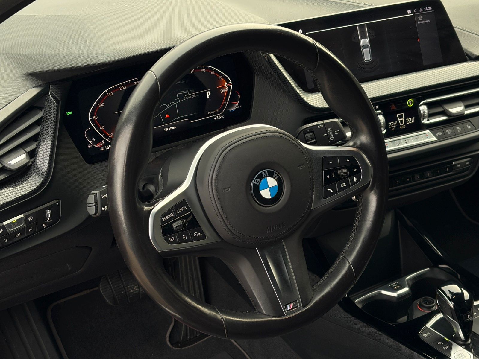 Fahrzeugabbildung BMW 120i Aut. Sport Line Shad HIFI CarPlay AHK SHZ