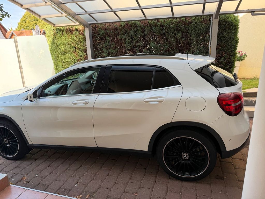 Image of Mercedes-Benz GLA 220