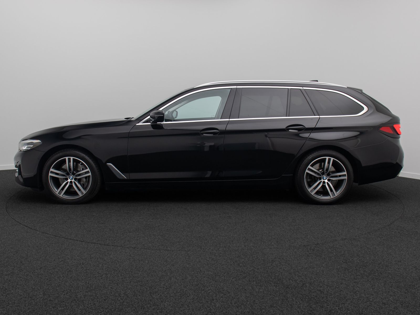 Fahrzeugabbildung BMW 530d xD ACC HUD DAB Kamera AHK Alarm H/K Sport