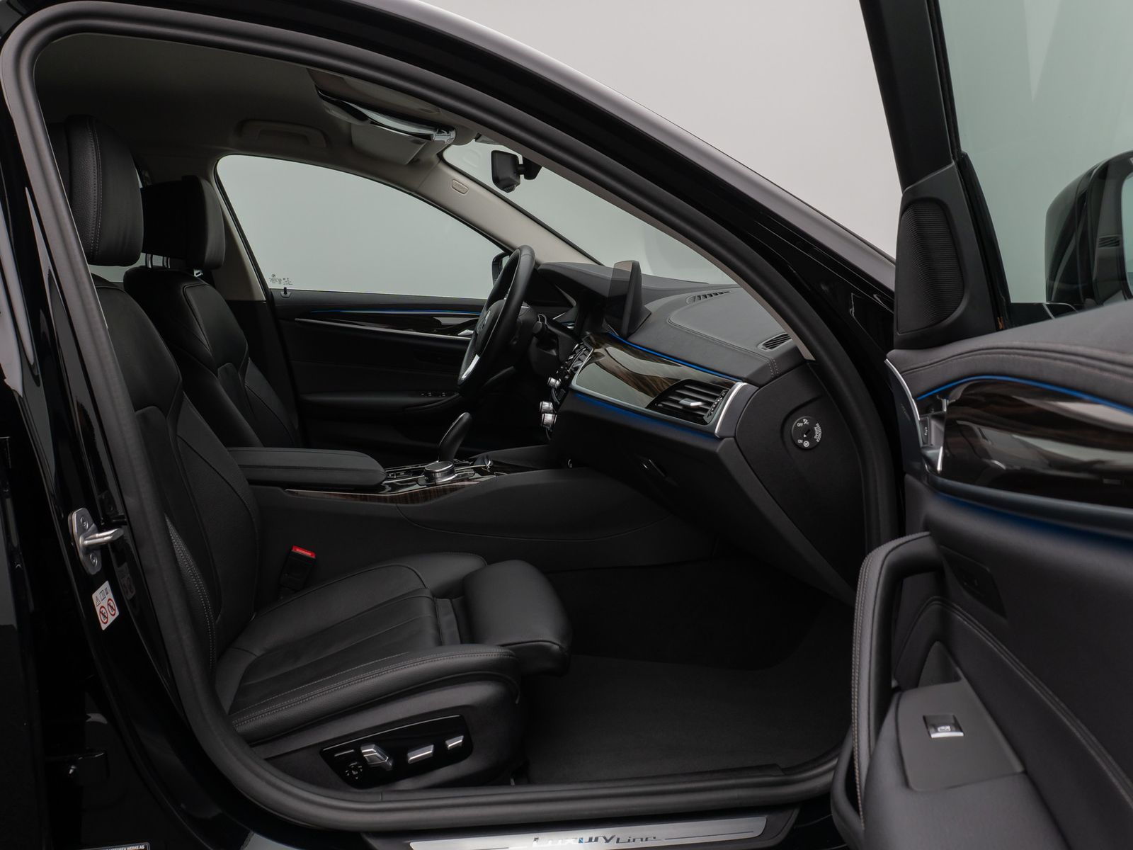Fahrzeugabbildung BMW 530e xD Luxury Line DAB Komfort HUD Laser HiFi