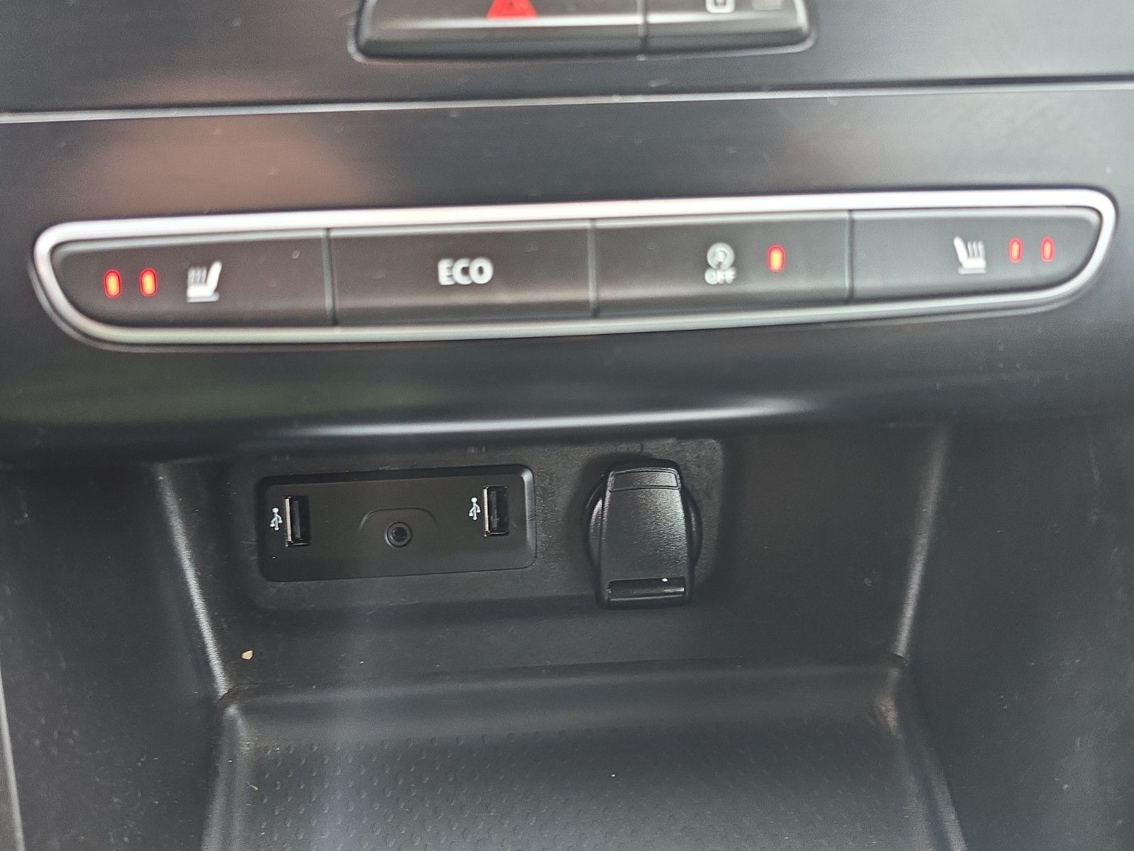 Fahrzeugabbildung Renault Megane IV Play NAVI+PDC+SHZ AUS 1.HAND