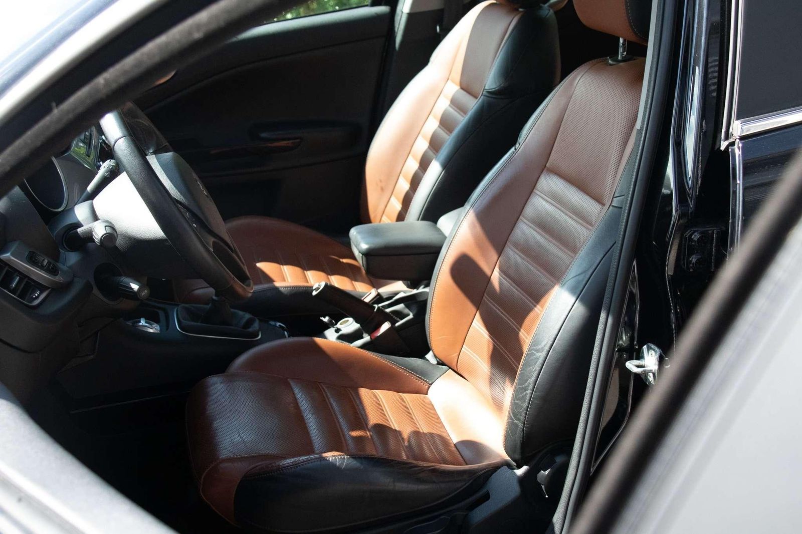 Fahrzeugabbildung Alfa Romeo Giulietta Turismo 1.4 TB Collezione Nr 35/100