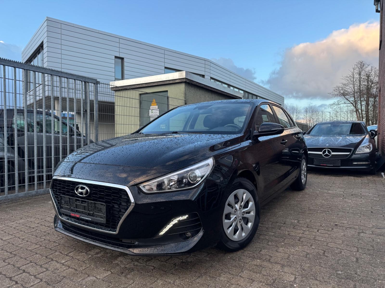 Hyundai i30 1.4 Select NAVI KAMERA SITZHEIZUNG FREISRECH