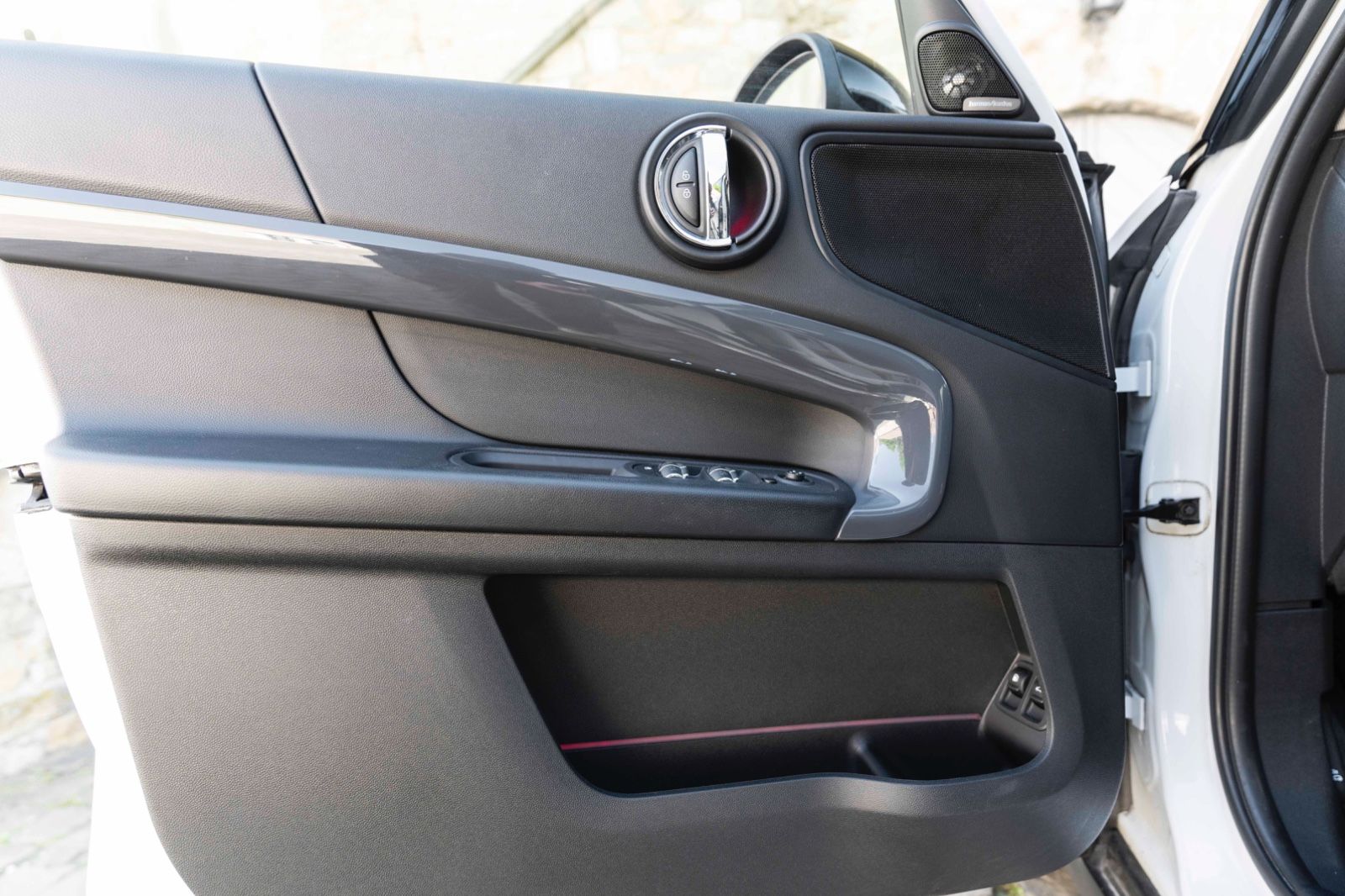 Fahrzeugabbildung MINI Cooper SE Countryman ALL4 H&K HUD LED KAM PANO