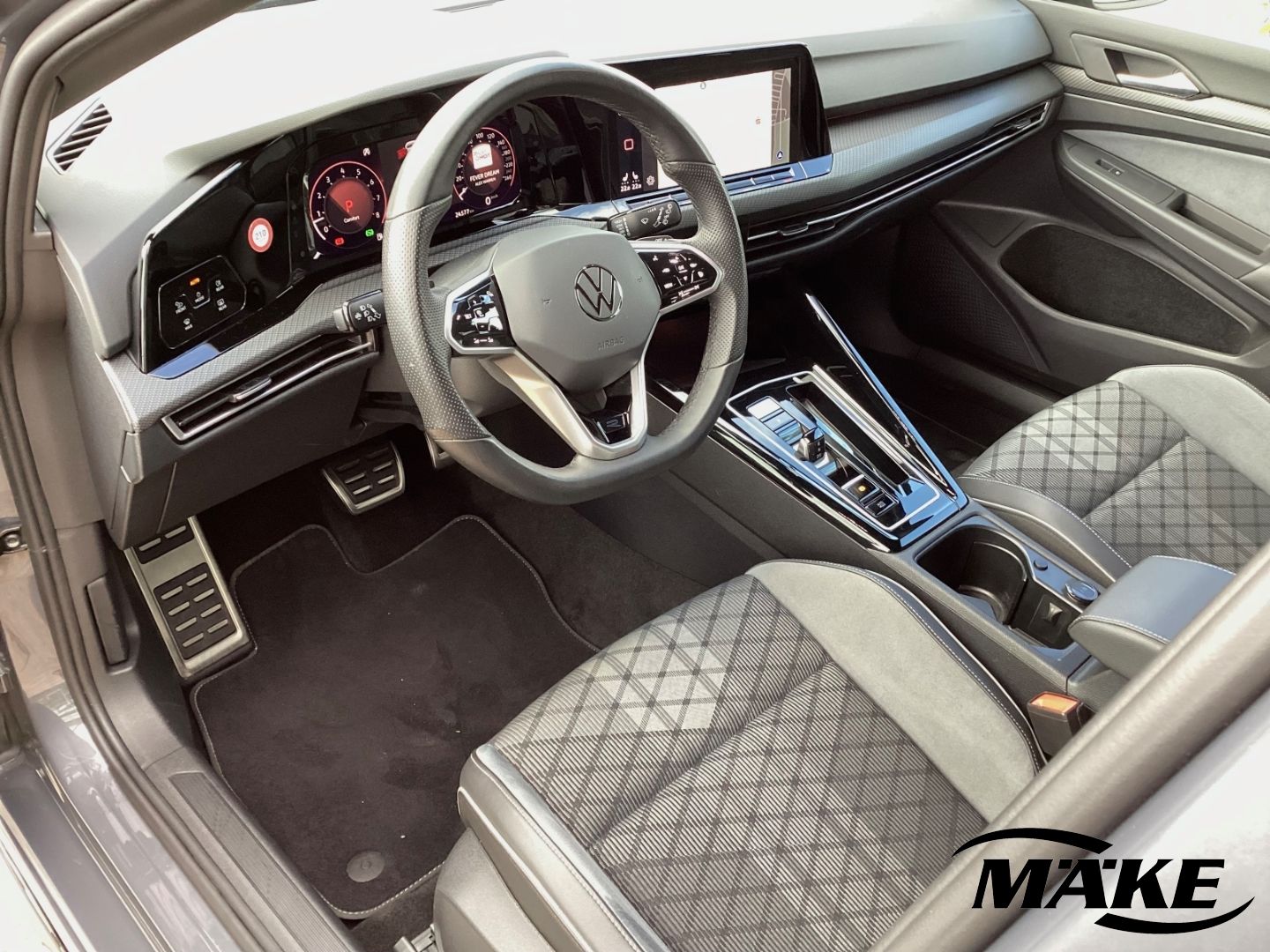 Golf R-Line 1.5 eTSI DSG ACC IQ.L NAV RFK