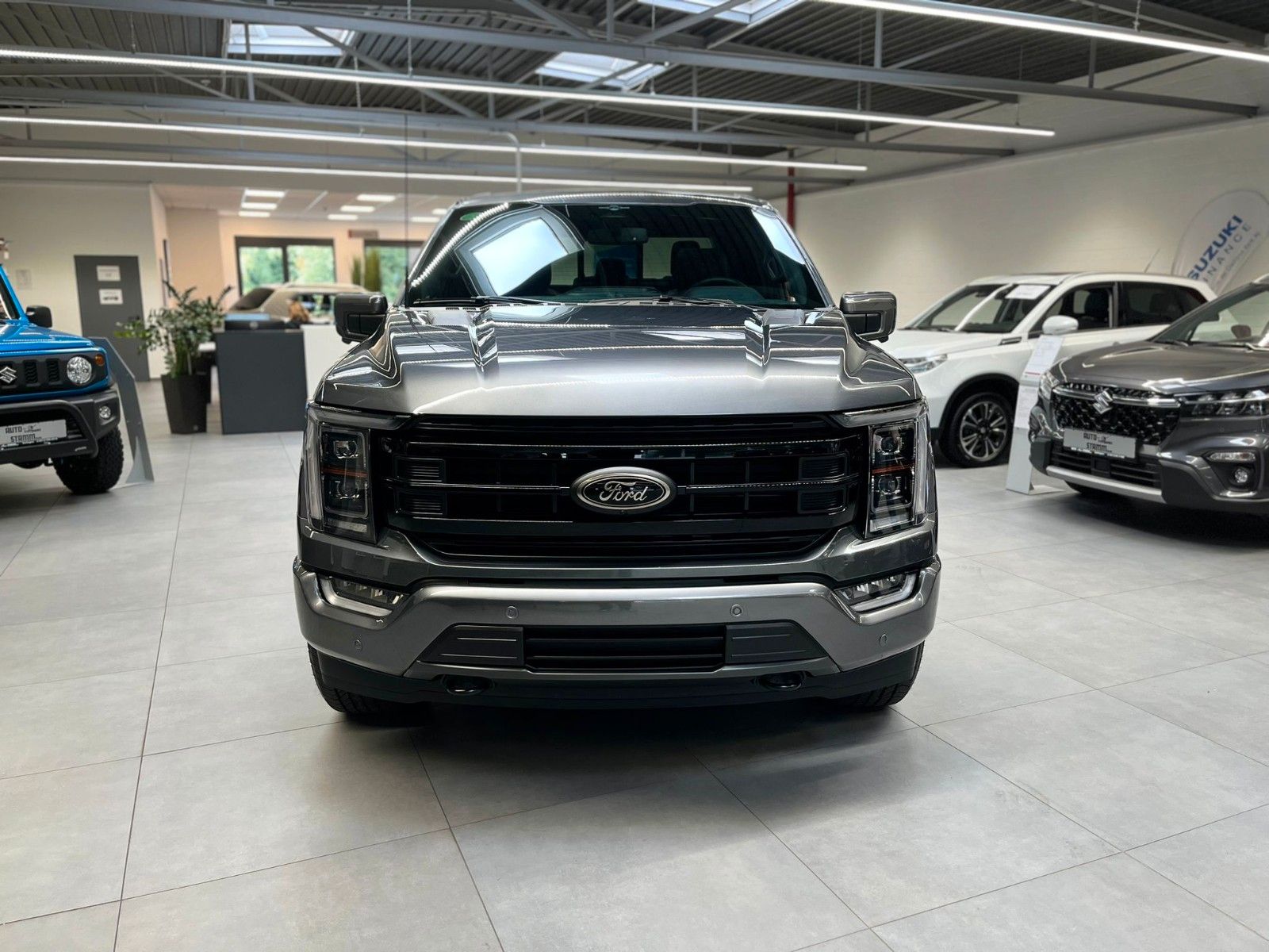 Fahrzeugabbildung Ford F-150 Lariat 5.0L V8 Supercrew 5,5" Black Ed.