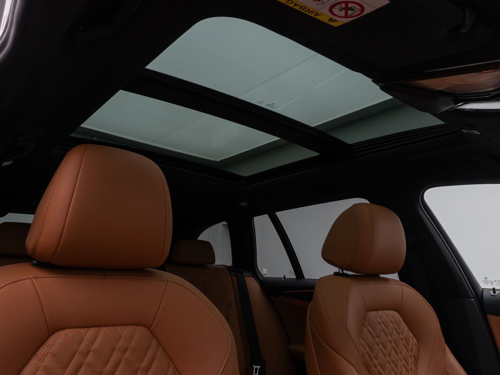 Fahrzeugabbildung BMW 530i M Sport Panorama Kamera DAB HiFi AHK Alarm