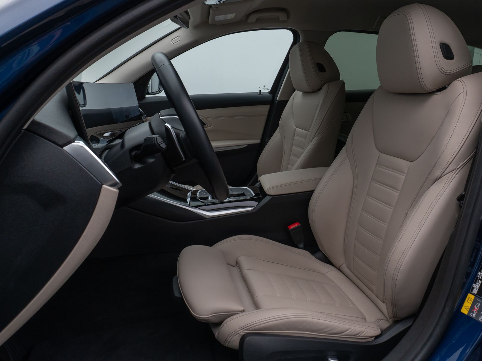 Fahrzeugabbildung BMW 330e xD Kamera HUD DAB HiFi Stop&Go AHK Sport