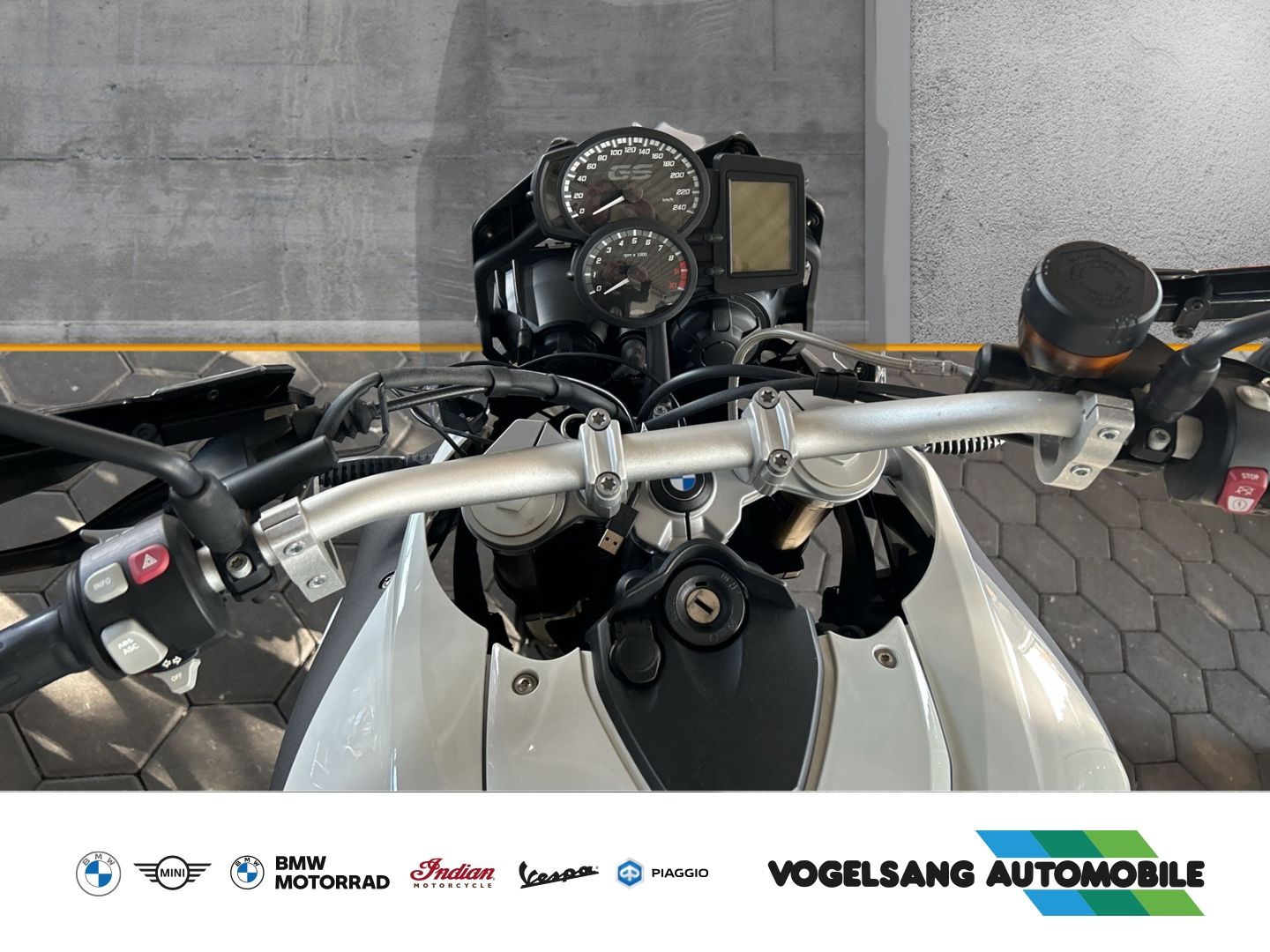 Fahrzeugabbildung BMW F 800 GS Tieferlegung, Heizgriffe, LED-Blinkleuc