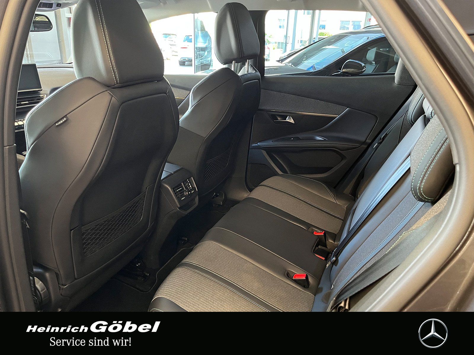 Fahrzeugabbildung Peugeot 3008 1.5 BlueHDi 130 Allure Pack AHK+NAVI+KAMERA