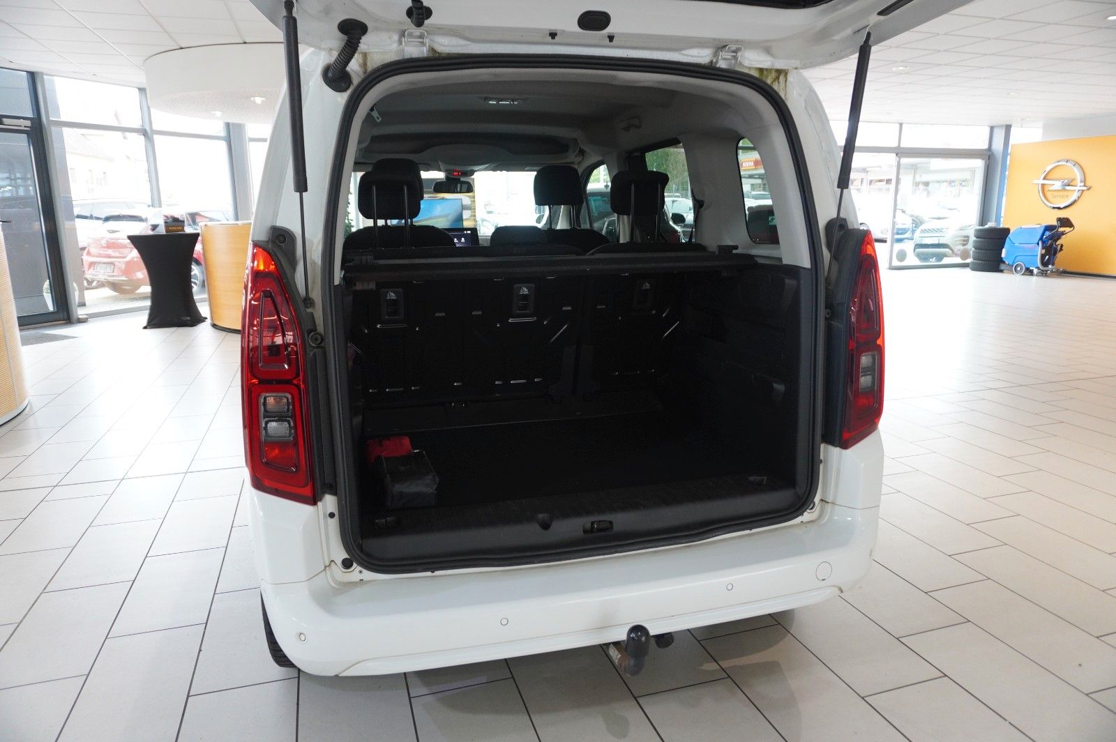 Fahrzeugabbildung Opel Combo Life 1.5D ELEGANCE NAVI/LED/KAMERA/SH/AHK