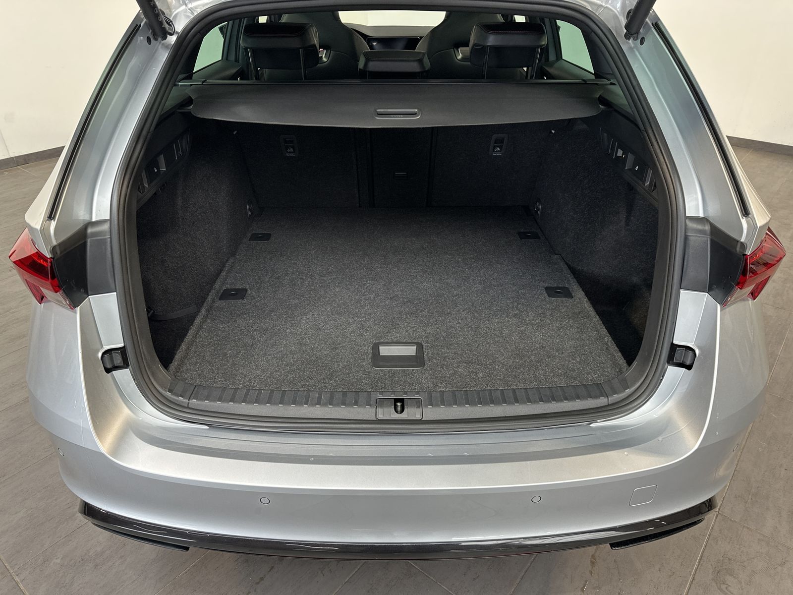 Fahrzeugabbildung SKODA Octavia Combi 4x4 RS NAV+LED+PANO+ACC+AHK+19ZOLL