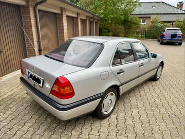 صورة 4 لـ 1993 Mercedes-BENZ C 180
