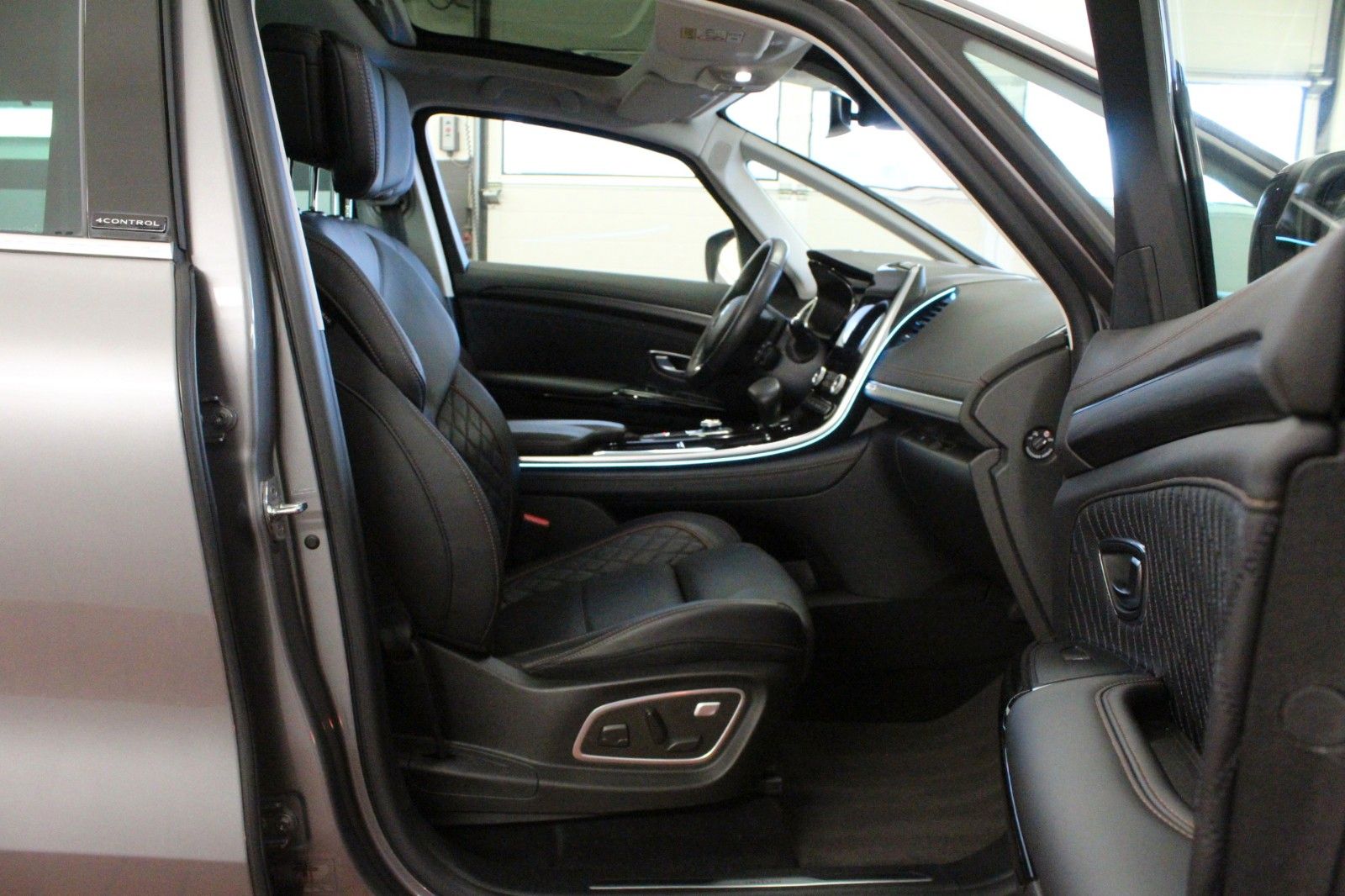 Fahrzeugabbildung Renault Espace Initiale Paris dCi 190 EDC *Volle Ausst.*