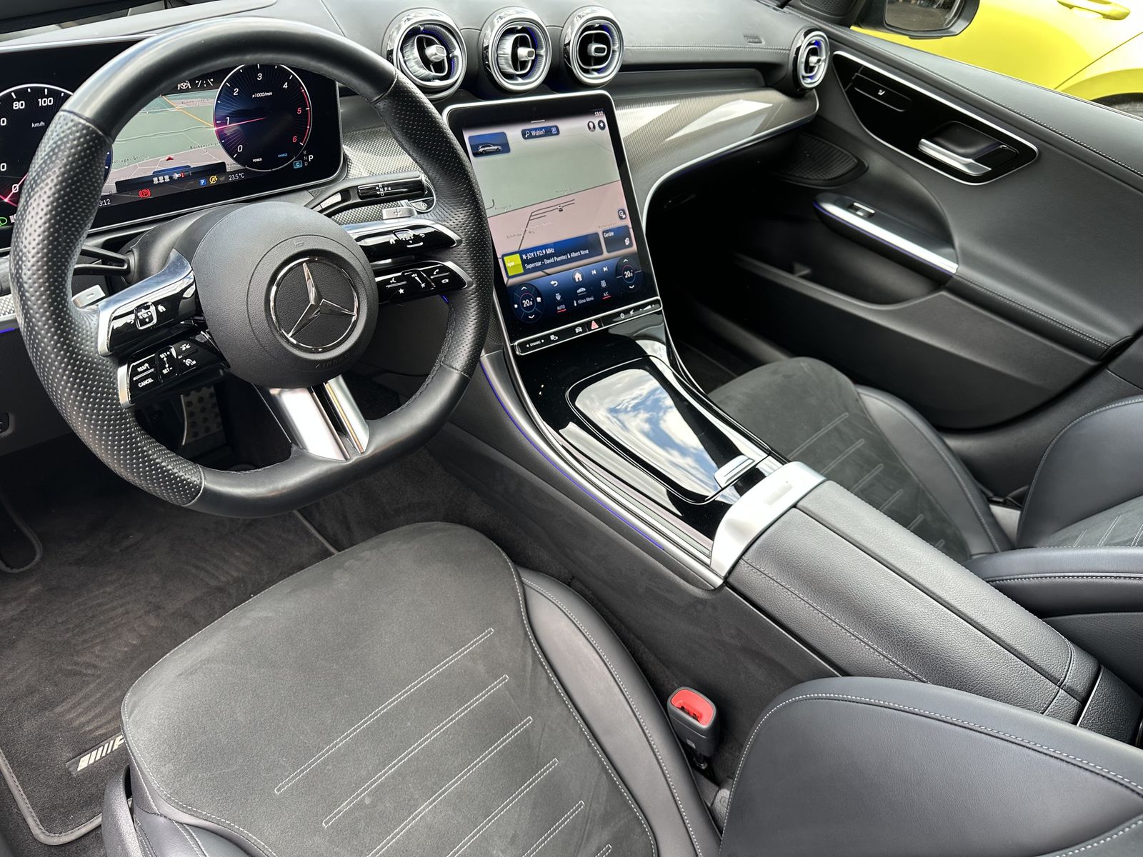 Fahrzeugabbildung Mercedes-Benz C 220d T AMG-Line 4Matic NAV+LED+ACC+HUD+PANO+PP