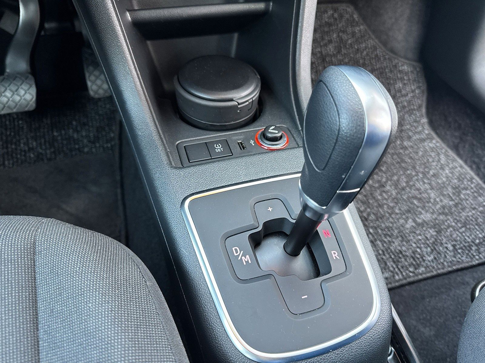 Fahrzeugabbildung Volkswagen up!move up!*Tempomat*1-Hand*wenig-km*Sitzheizung