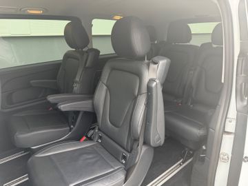 Mercedes V 220 - 12
