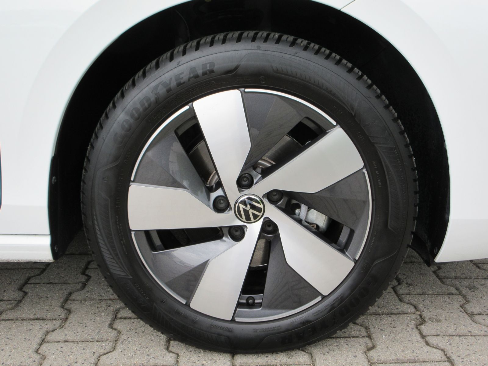 Passat Variant 1.5 eTSI DSG IQ.DRIVE/AHK/LED/NAV
