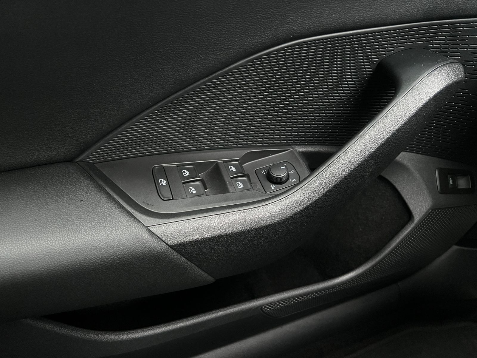 Fahrzeugabbildung SKODA Octavia Combi IV Sportline 2.0 TSI DSG 4x4 *LED,