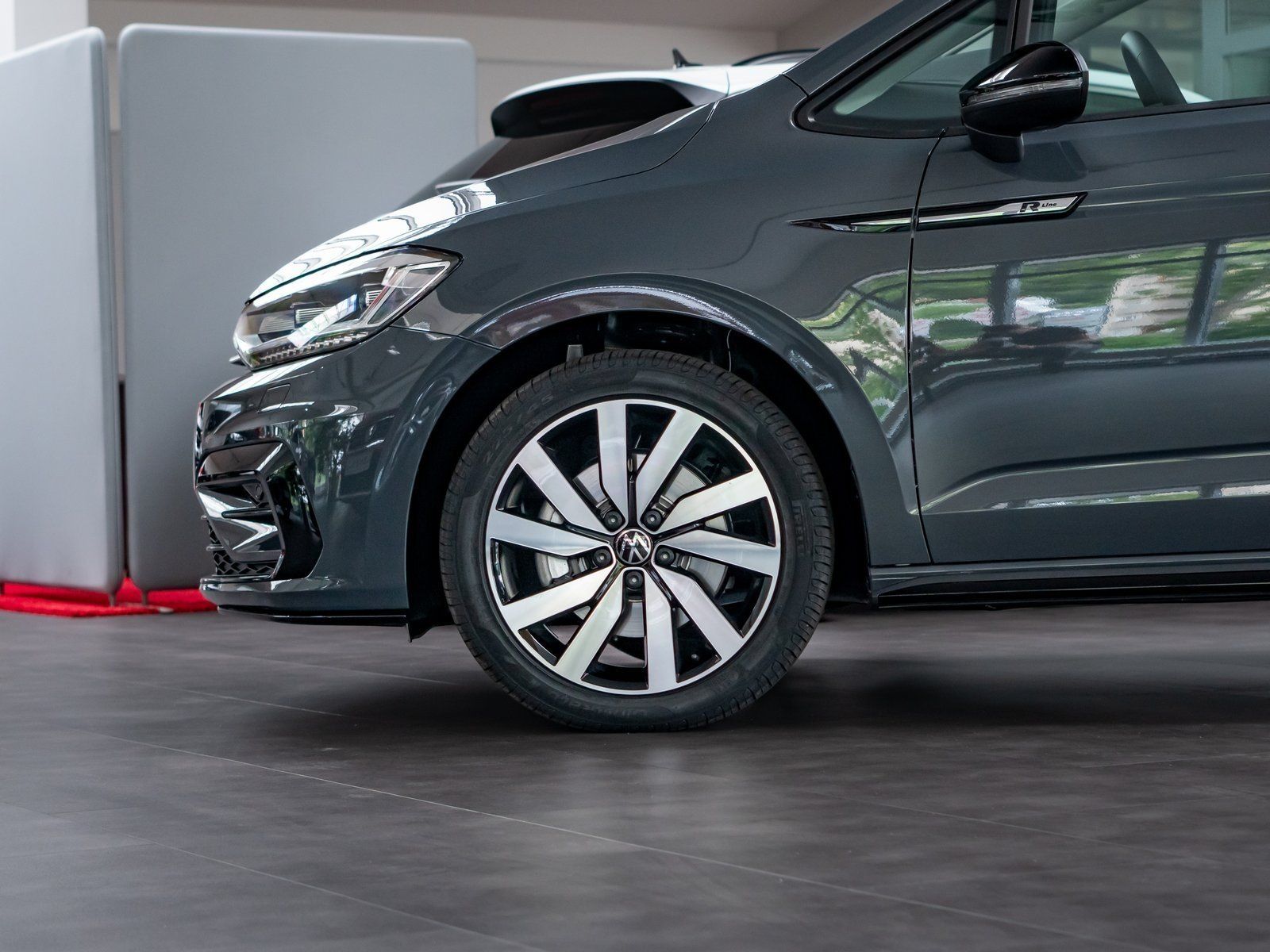 Fahrzeugabbildung Volkswagen Touran Highline R-Line TSI DSG *AHK*Standhzg*7-S