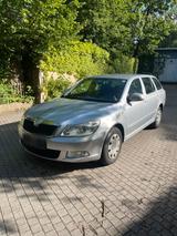 Skoda Octavia 1.9 TDI DSG rostfrei - Skoda Octavia mit Diesel-Antrieb: Kombi, Automatik, 1.9