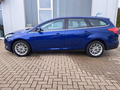 Fahrzeugabbildung Ford Focus Turnier NAVI PARK-ASSISTENT SITZHEIZUNG