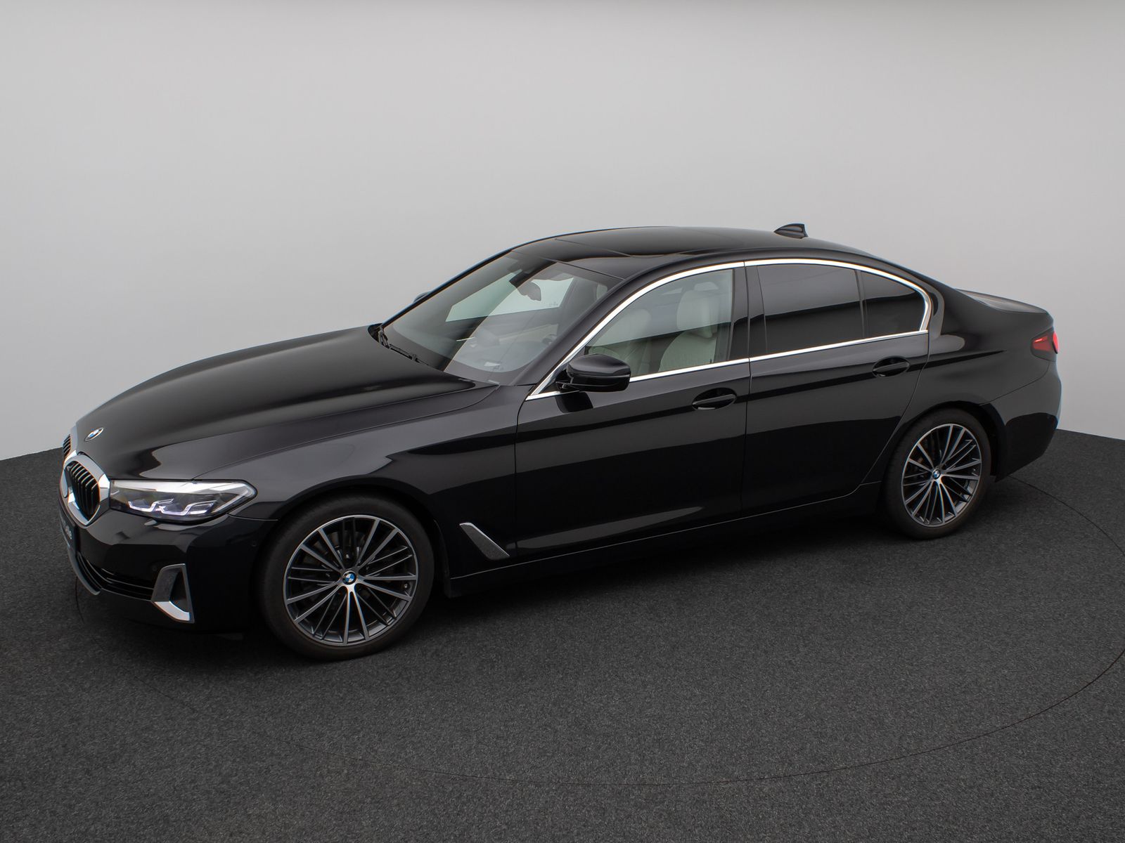 Fahrzeugabbildung BMW 520d Luxury Line Glasdach Kamera HUD DAB H/K 19"