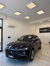Maserati Levante 3.0 V6 Granlusso 250cv auto TET - Maserati Levante GRANLUSSO mit Diesel-Antrieb