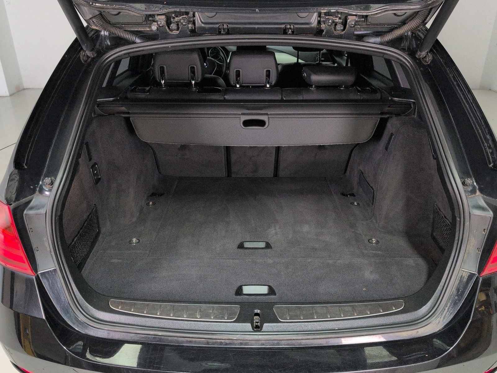Fahrzeugabbildung BMW 320 d Touring xDrive * Leder * Bi- Xenon