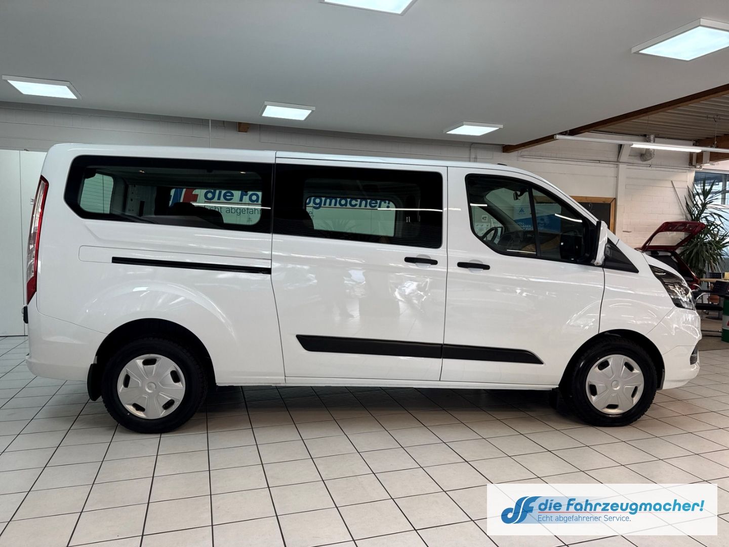 Fahrzeugabbildung Ford Transit Custom Dyn. Kurvenlicht DAB Notbremsass.