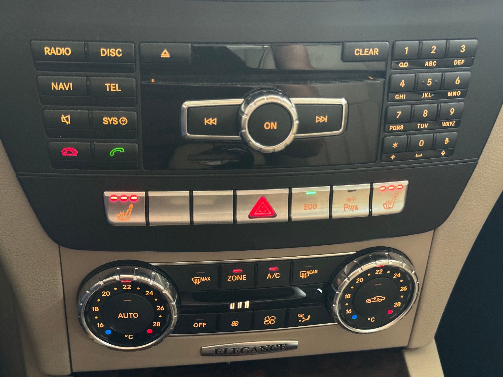 Fahrzeugabbildung Mercedes-Benz C 250 CGI BE 7GT ELEGANCE COMAND ILS KAMERA 1.VB