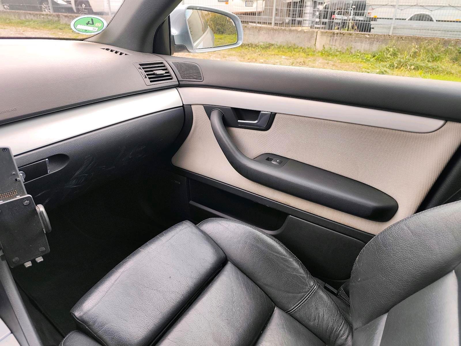 Audi A4 2004 — photo 12