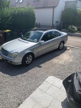 Mercedes-Benz E 270 CDi Eleganc Leder Schwarzes Großes Panoram - gebrauchte Mercedes-Benz E 270 aus dem Jahr 2002