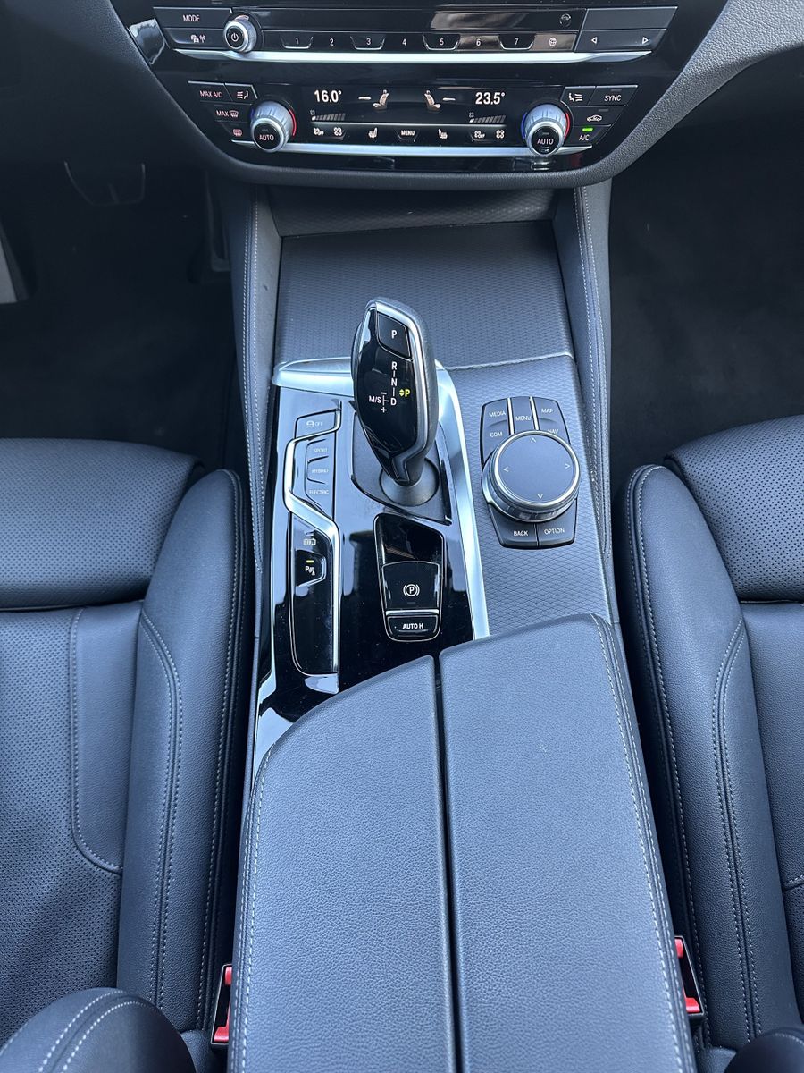 Fahrzeugabbildung BMW 530e Touring xD M-Sport Pro NAV+LASER+19ZOLL+HUD