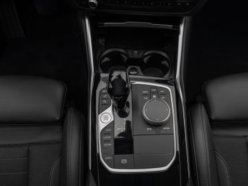 Fahrzeugabbildung BMW 320d xD SportLine HUD DAB 360°Stop&Go Alarm AHK