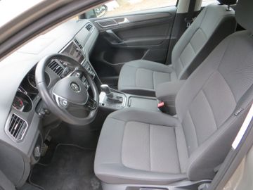 Volkswagen Golf - 11
