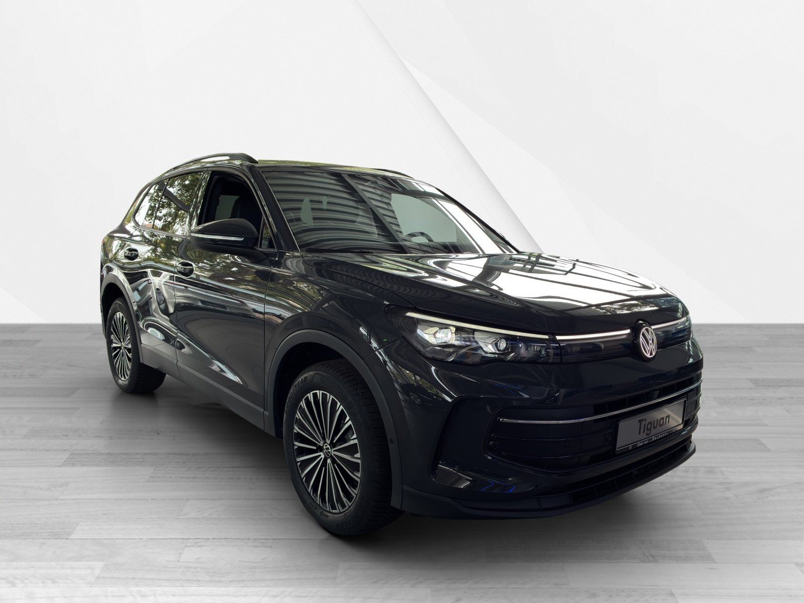 Fahrzeugabbildung Volkswagen Tiguan 2.0 TSI 4Motion W Life 360,AHK,Kamera,LED