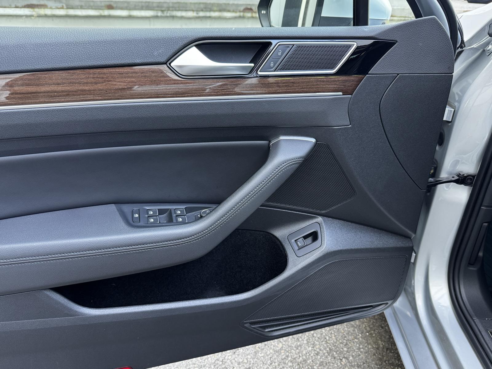 Volkswagen Passat Highline BI-Xenon ACC Kamera Navi Leder
