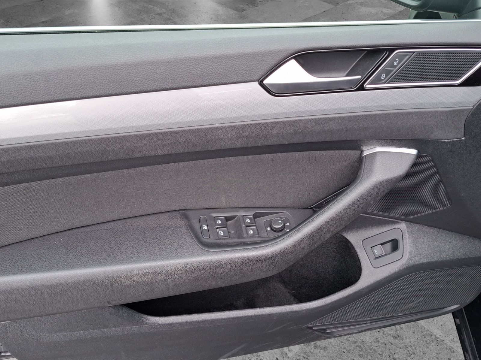 Fahrzeugabbildung Volkswagen Passat Variant TDI Business DSG Matrix Navi AID