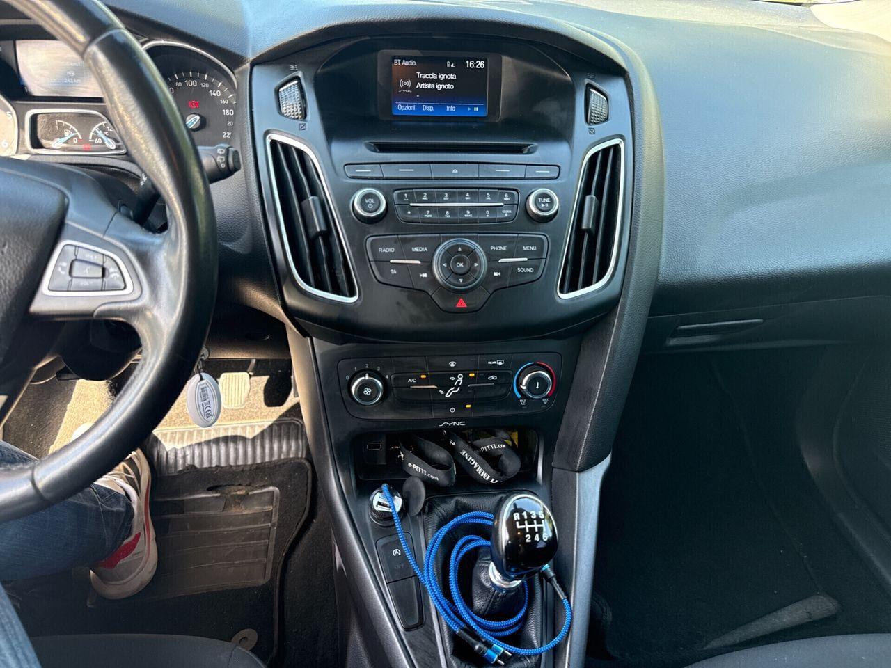 Ford Focus 2015 — photo 14