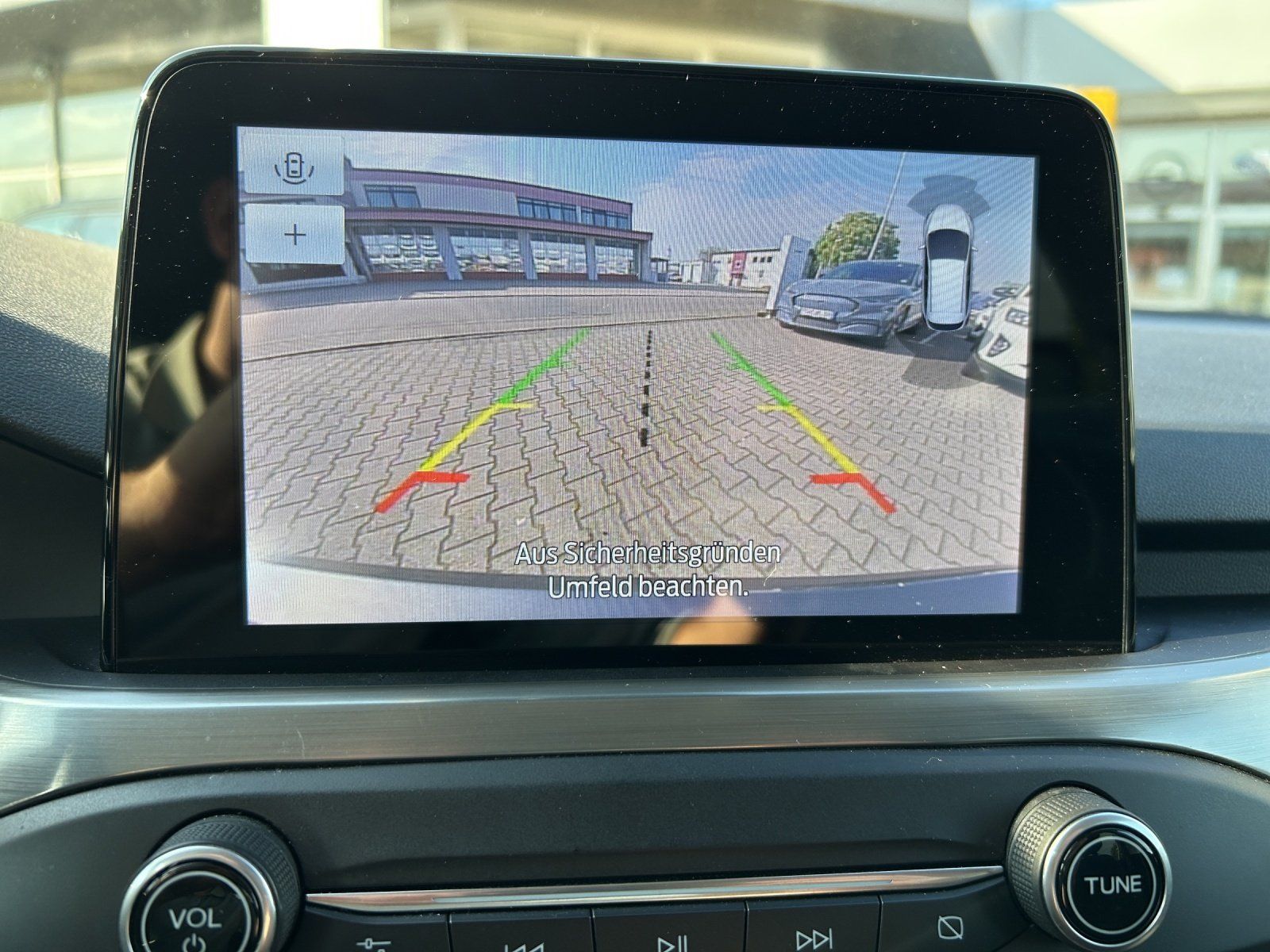 Fahrzeugabbildung Ford Focus 1.0 EcoBoost Titanium Kamera/Navi/LED