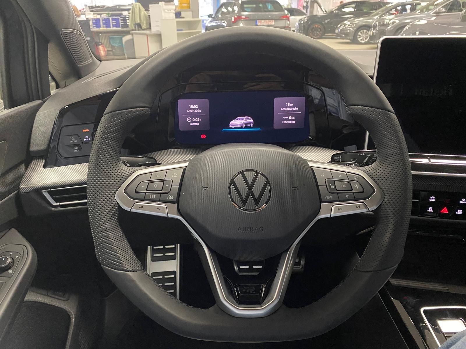 Fahrzeugabbildung Volkswagen Variant 2.0 TDI DSG R-Line BLACKSTY+MATRIX+5JGAR