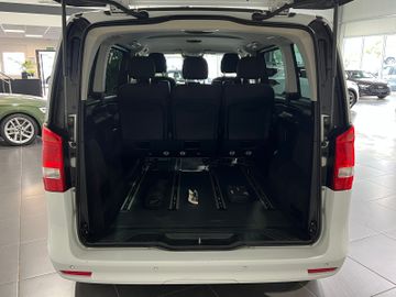 Mercedes V 220 - 10