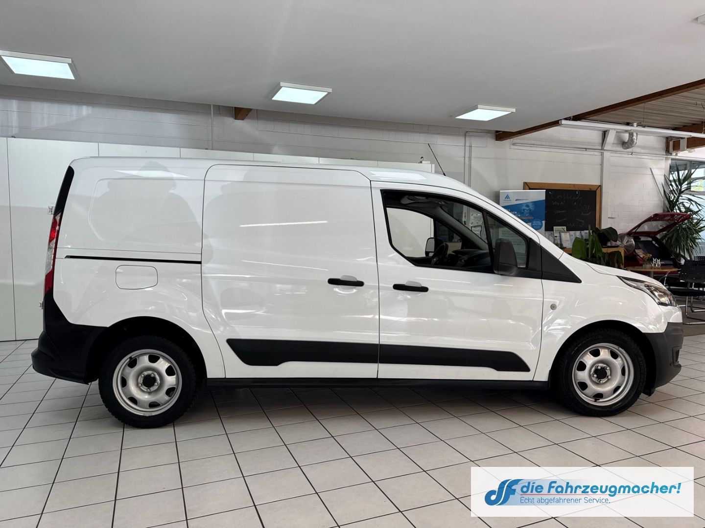Fahrzeugabbildung Ford Transit Connect Kasten lang Kurvenlicht DAB SHZ