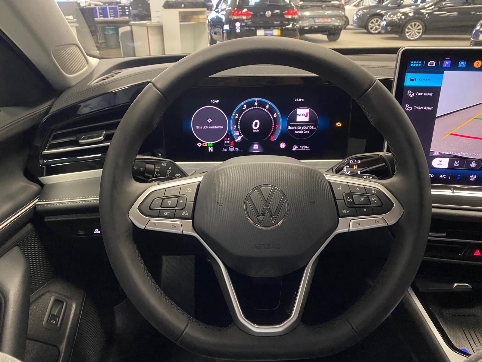 Fahrzeugabbildung Volkswagen Passat Variant 1.5 eTSI Elegance AHK+MATRIX+ACC+