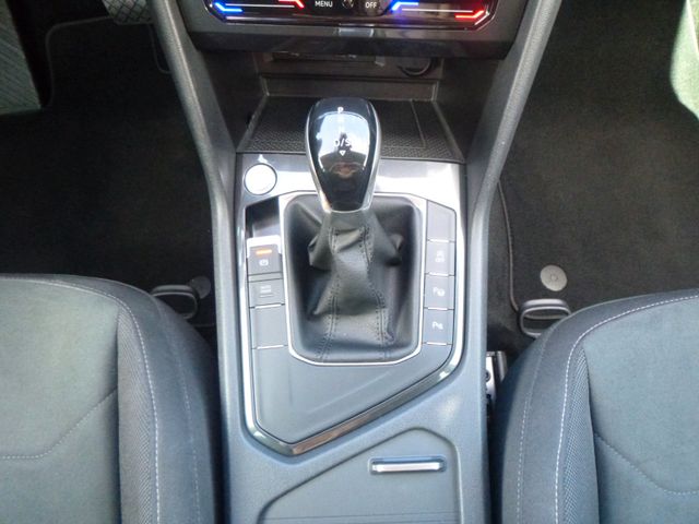 Fahrzeugabbildung Volkswagen Tiguan 1,5 TSI Elegance >AUT/AHK/NAV/Matrix-LED<