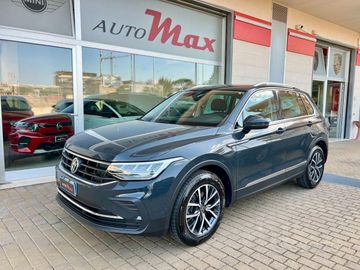 Volkswagen Tiguan - 1