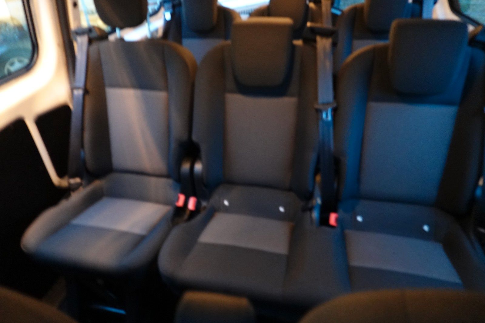 Fahrzeugabbildung Ford Transit Custom/ Kombi 320 L1 9 Sitzer