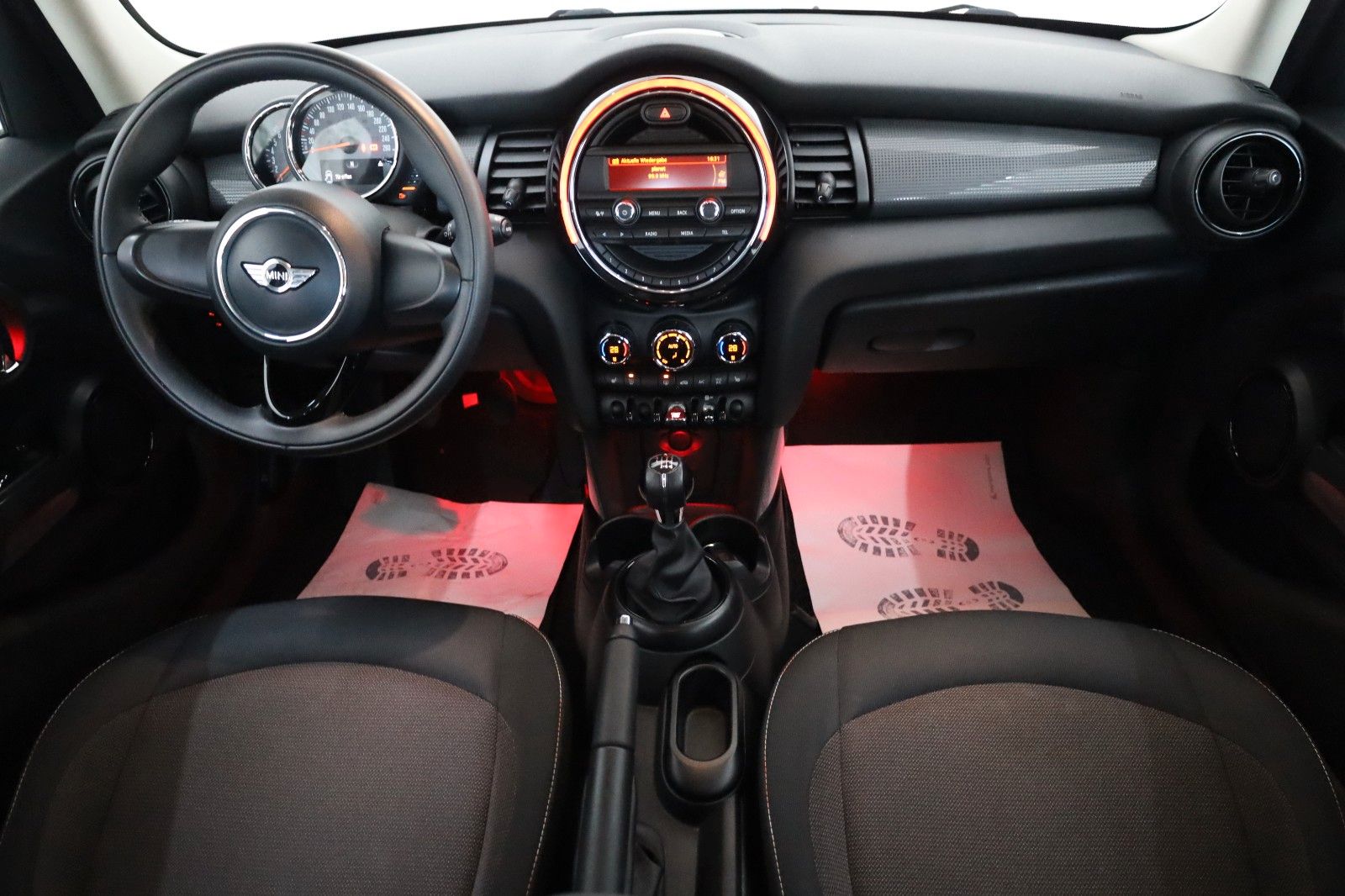 Fahrzeugabbildung MINI ONE FIRST Mini 5-trg. SH,PDC,8-fach bereift